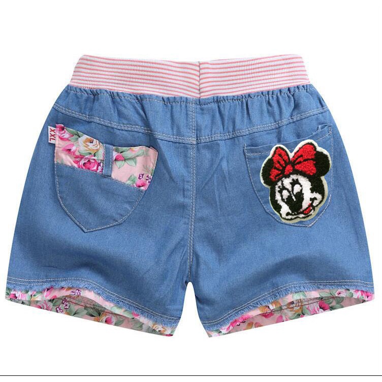 Quần short jean in hoạ tiết chuột mickey và vịt donald đáng yêu cho bé gái