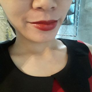 Sơn trang điểm màu đỏ đô