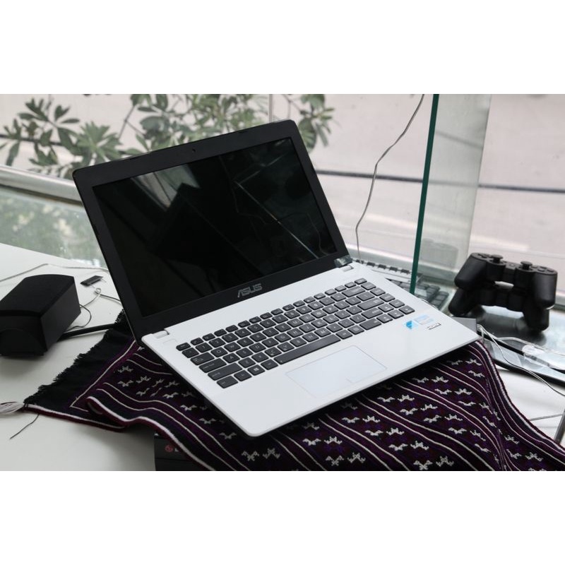 Laptop Asus  Core i5  Ram 8Gb/ SSD 256Gb/ Màu trắng muốt cực đẹp