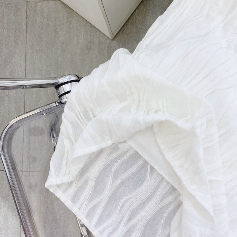 ĐẦM YẾM DÀI TRẮNG HỞ LƯNG CỘT DÂY