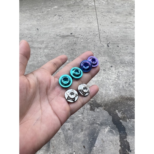 Ốc 6li 2 Titan Gr5 và Salaya gắn ốp pô đít pô bảng tên.... Giá 1Con