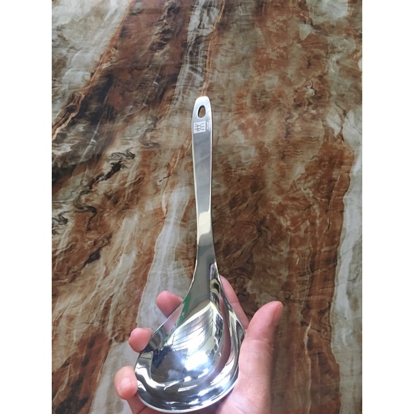 Muôi canh Đức