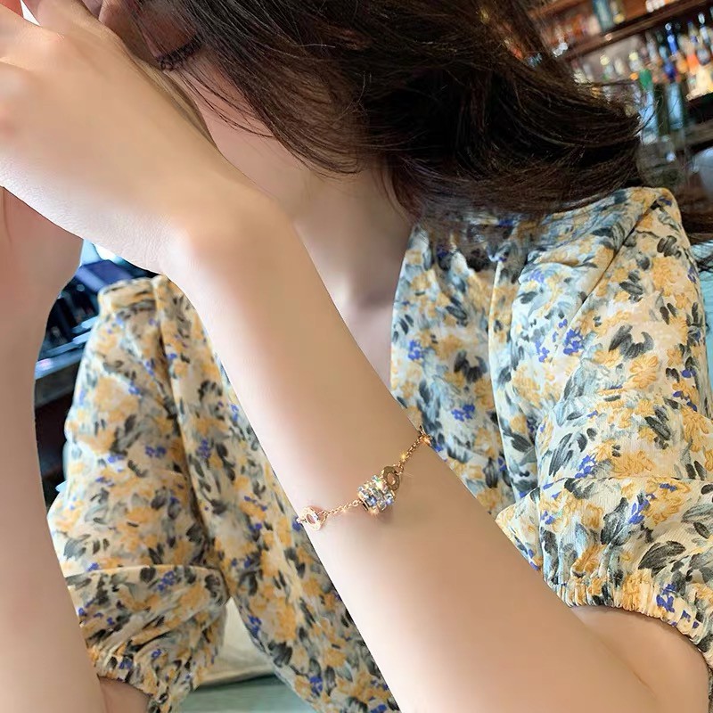 Vòng tay chất liệu thép titan mạ vàng hồng 18k đính đá zircon cỡ nhỏ sang trọng