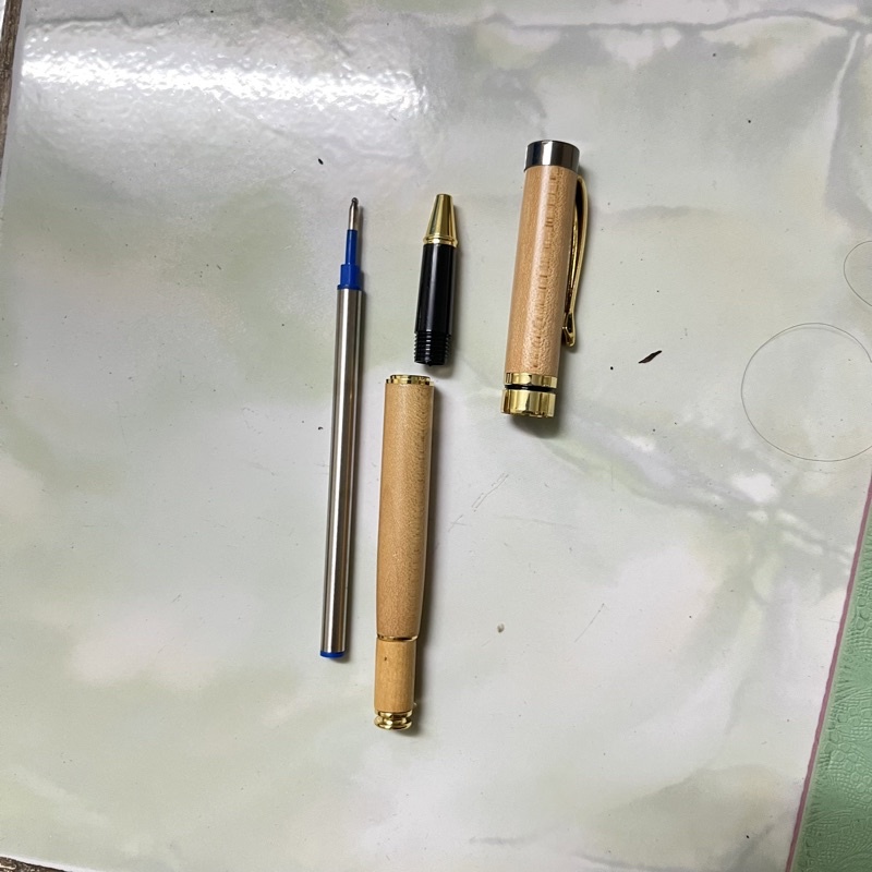 Ruột bút,ruột viết bi nước,ngòi bút viết dạ bi 0.5mm Vỏ kim loại, dùng để thay thế ngòi viết cho các loại bút ký,viết gỗ