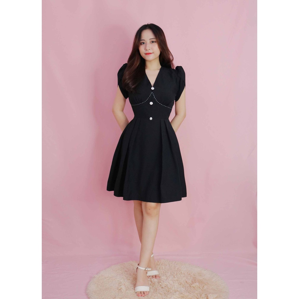 Đầm đen dự tiệc sang trọng thiết kế cổ v thanh lịch dáng xòe xếp ly tay ngắn xinh eo tôn dáng – Thời trang Lux W