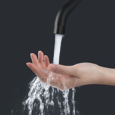 Vòi sen hình vuông loại treo tường Duy trì nhiệt độ nước tắm Bộ vòi sen màu đen dùng trong phòng tắm