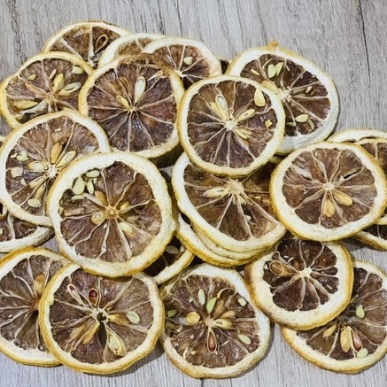 Hoa quả sấy khô trang trính bánh