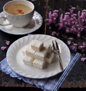 Cơm dừa sấy khô đóng gói 100g