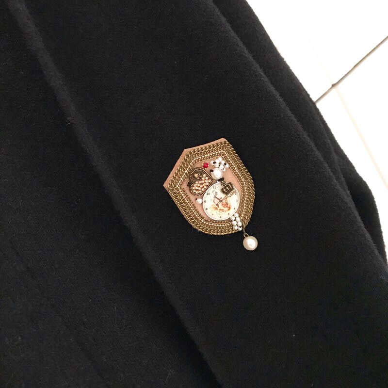 Ghim cài áo hình 5 bông hoa đính ngọc trai sang trọng