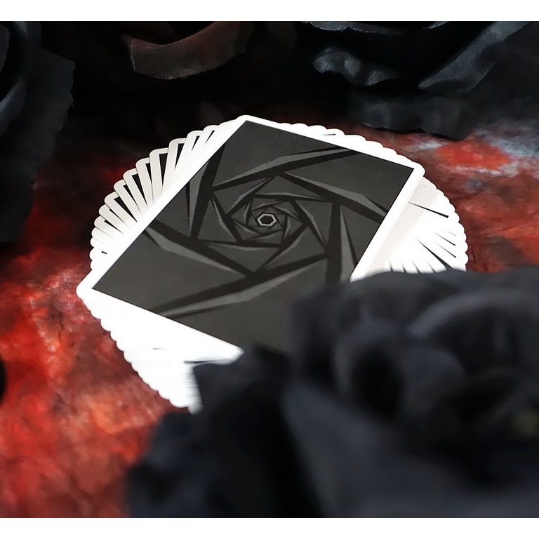 Bộ bài ảo thuật USA: Yuci Black Roses Playing Cards   - bài Mỹ - bài Tây