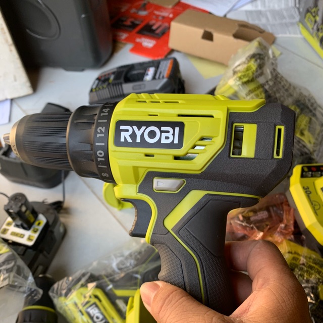 Máy khoan pin ryobi p215