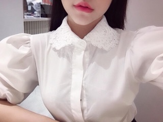 Áo sơ mi trắng tay bồng cổ ren