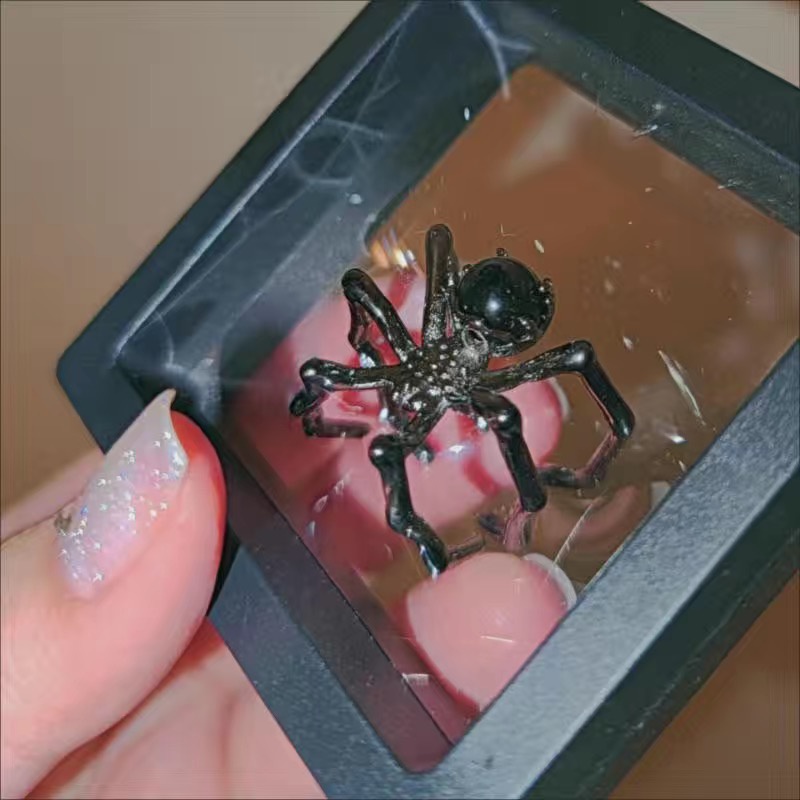 Nhẫn đính pha lê phiên bản giới hạn thịnh hành