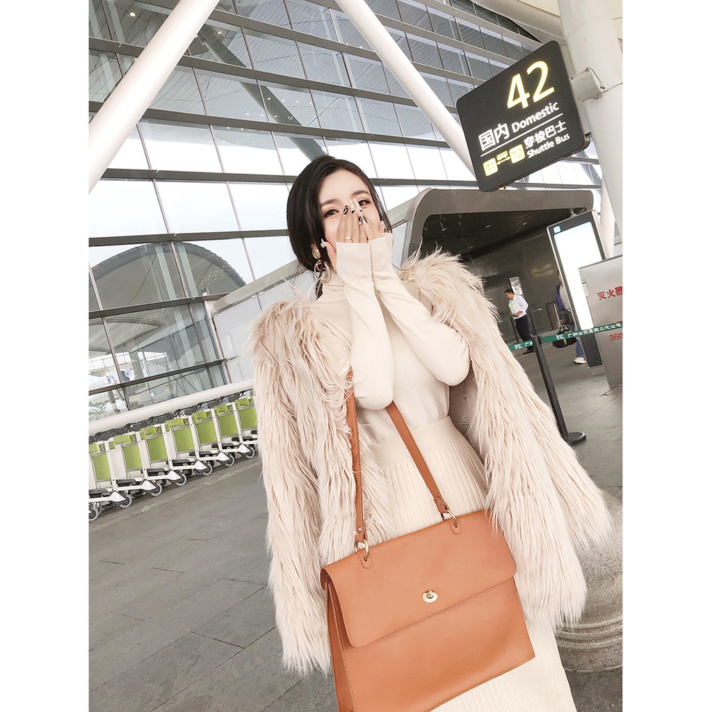 𝐂𝐎́ 𝐒𝐀̆̃𝐍. Áo lông vũ nhân tạo dáng dài