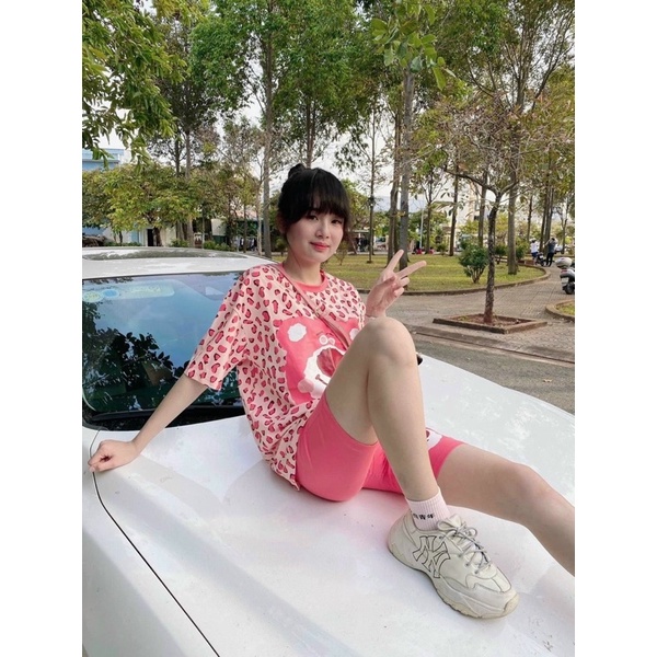 Set này ở ngoài màu ngọt xỉuuu hihii mn mua mặc đi chơi loanh qanh cho cưng nha