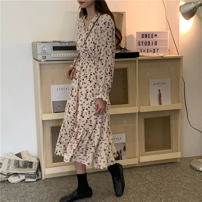 Đầm Hoa Tay Loe Cổ Chữ V Chiết Eo Cao Màu Sắc Tươi Tắn 2021 | BigBuy360 - bigbuy360.vn