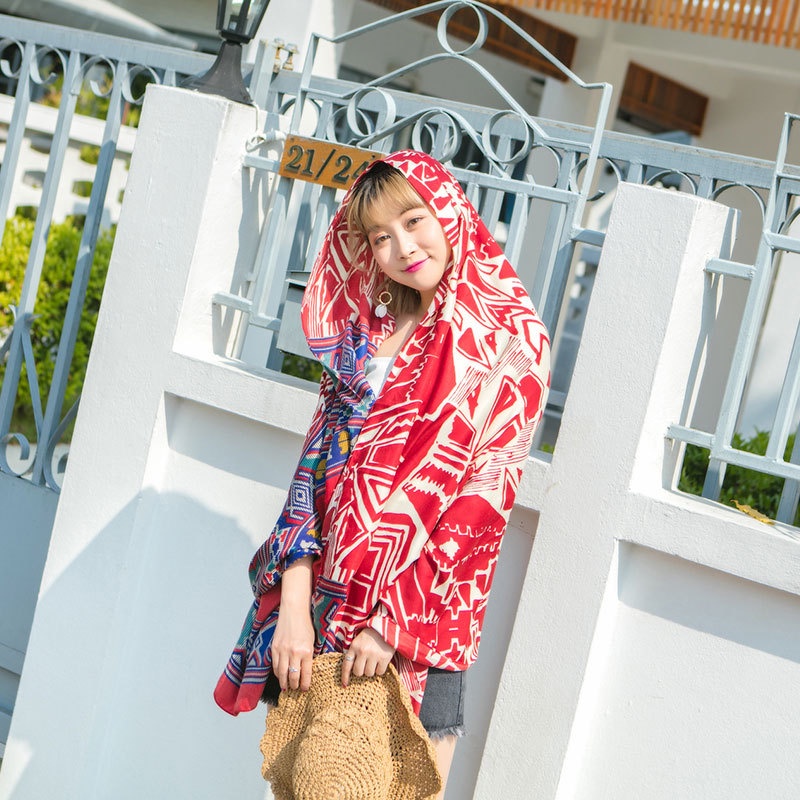 Khăn lụa choàng đi biển đỏ hoạ tiết viền xanh, khăn boho thổ cẩm che nắng vintage