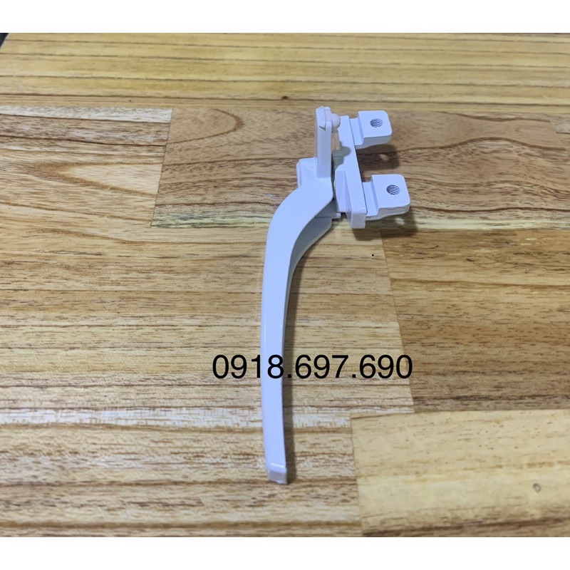 Tay gạt có chân cửa sổ màu trắng sữa VN