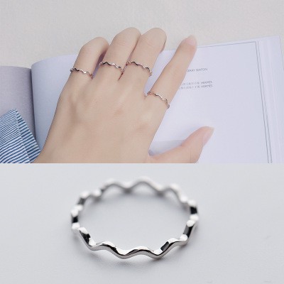 Nhẫn thời trang nữ cá tính phù hợp với bàn tay