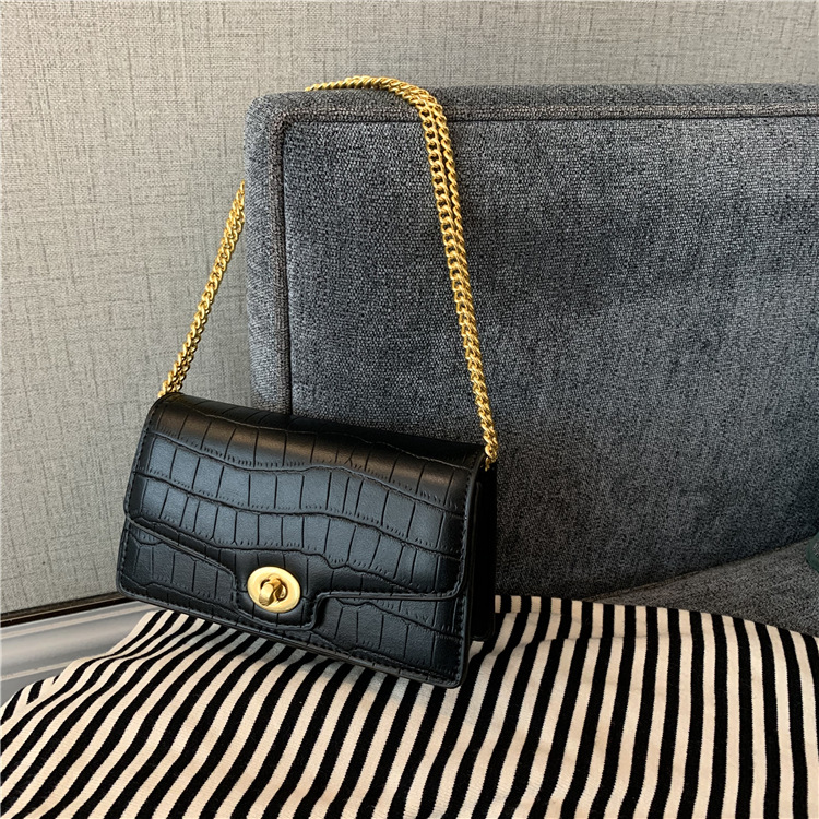 Túi đeo chéo dáng vuông thiết kế đơn giản thời trang