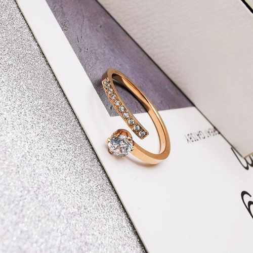 Nhẫn Nữ Đính Đá Nhân Tạo Titan Ko Đen TT 2465