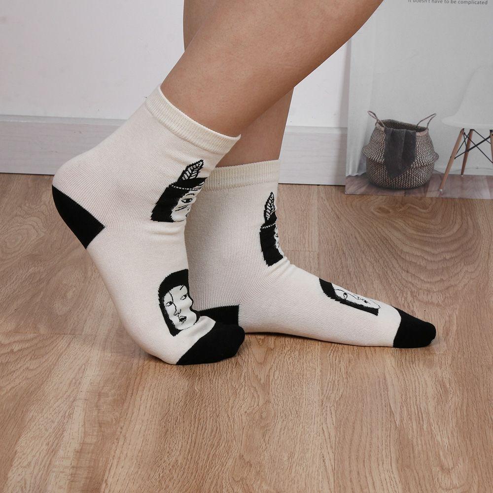 Tất Cotton Họa Tiết Sọc Trắng Đen Vui Nhộn Giữ Ấm Mùa Đông Cho Nữ