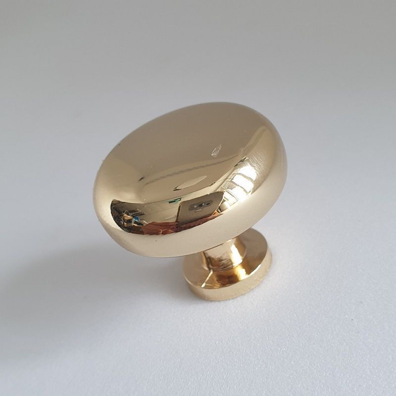 Núm tủ màu vàng bóng