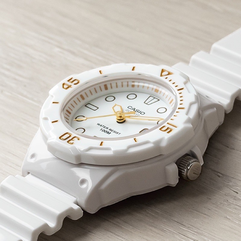 Đồng hồ nữ dây nhựa Casio chính hãng Anh Khuê LRW-200H-7E2VDF