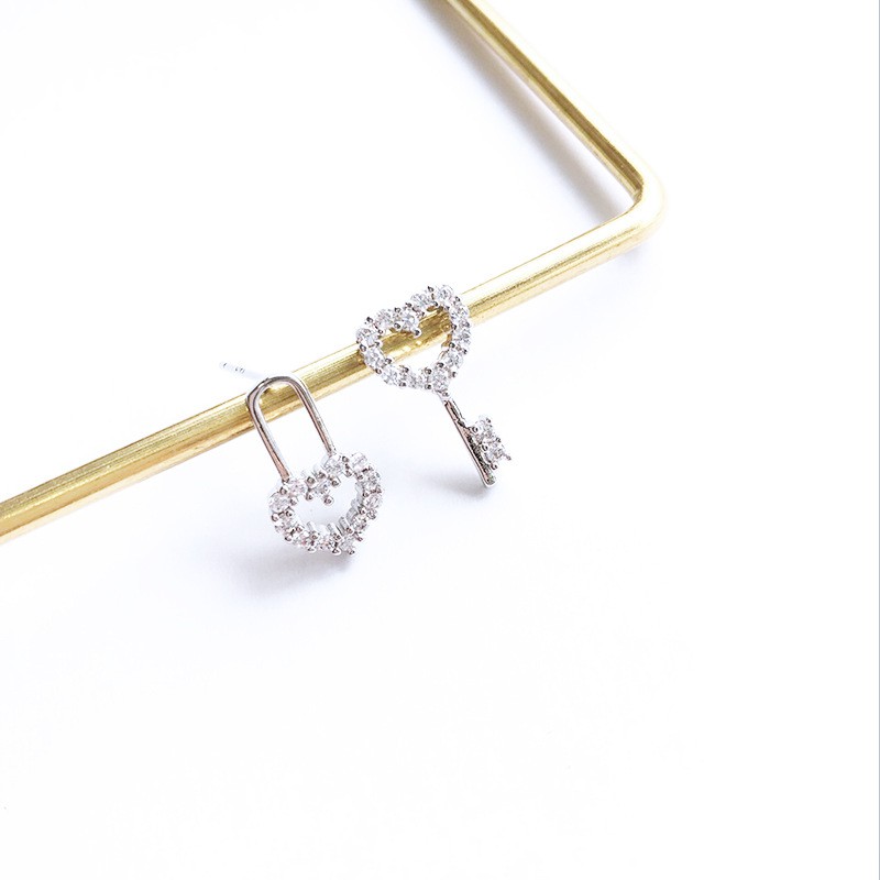 Bông Tai Bạc S925 Mở Khóa Trái Tim Đính Đá Zircon Bất Đối Xứng | Khuyên Tai Nữ Trang Sức Bạc Chìa Khóa &amp; Ổ Khóa