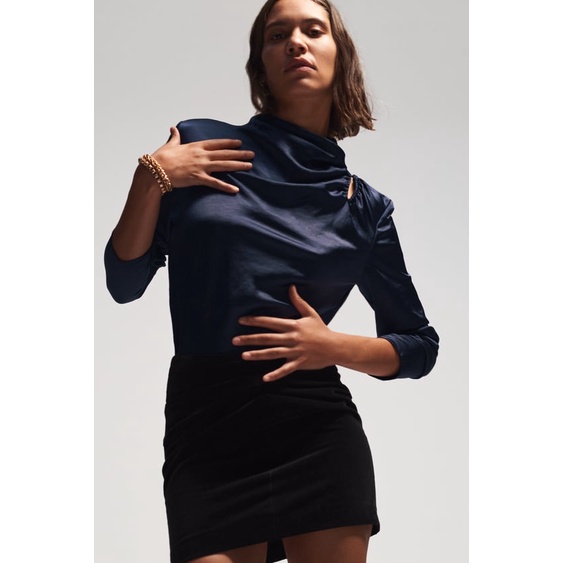 Những mẫu áo sơ mi "hót hít" Zara vợt sale size XS, S