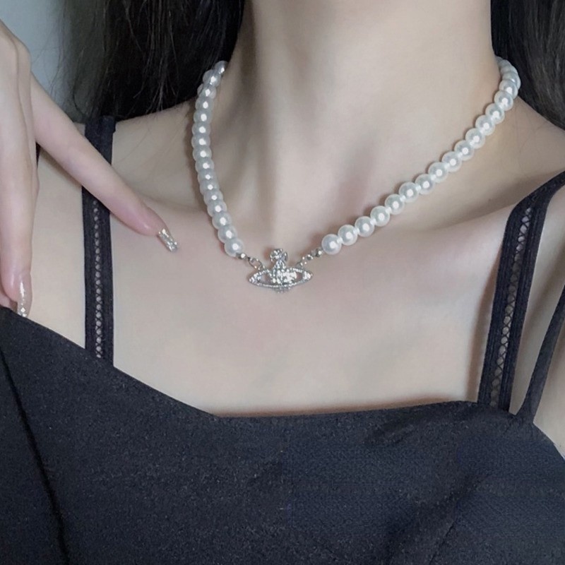 Vòng cổ mặt hình hành tinh đính ngọc trai nhân tạo thời trang