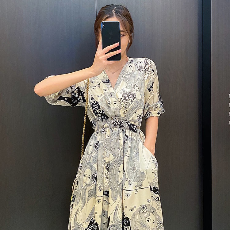 French retro ink print dress 2021 summer new V-collar waist, foreign style, age-reducing, loose skirt tide