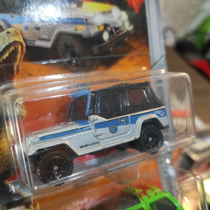 Set 3 Mô Hình Xe Hơi Ford Explorer, Jeep Wrangle, 93 Jeep Trong Phim Jurassic World