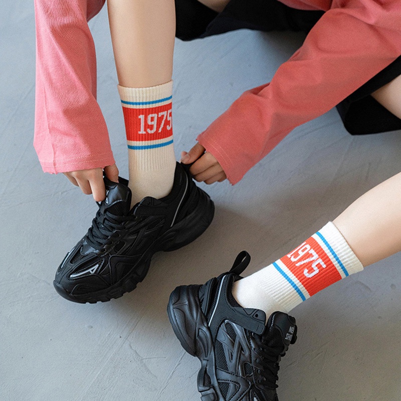 Vớ thể thao họa tiết kẻ sọc cao đến mắt cá phong cách Hàn Quốc xinh xắn