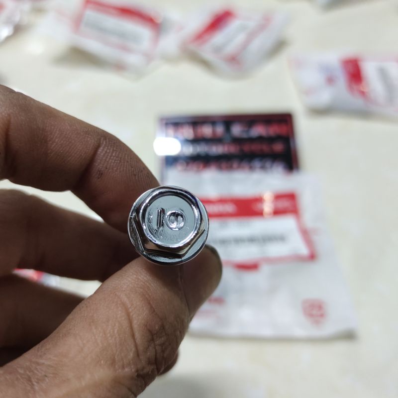 Bu lông HONDA nhật bản 8x32 dùng chung nhiều dòng xe