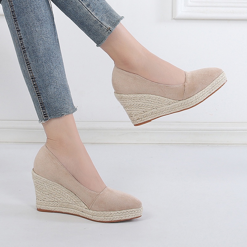 Giày đế xuồng bọc cói 8cm, chất da lộn sang trọng, nhẹ và êm