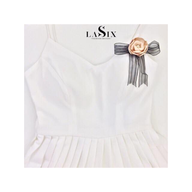 Hoa cài áo nơ voan