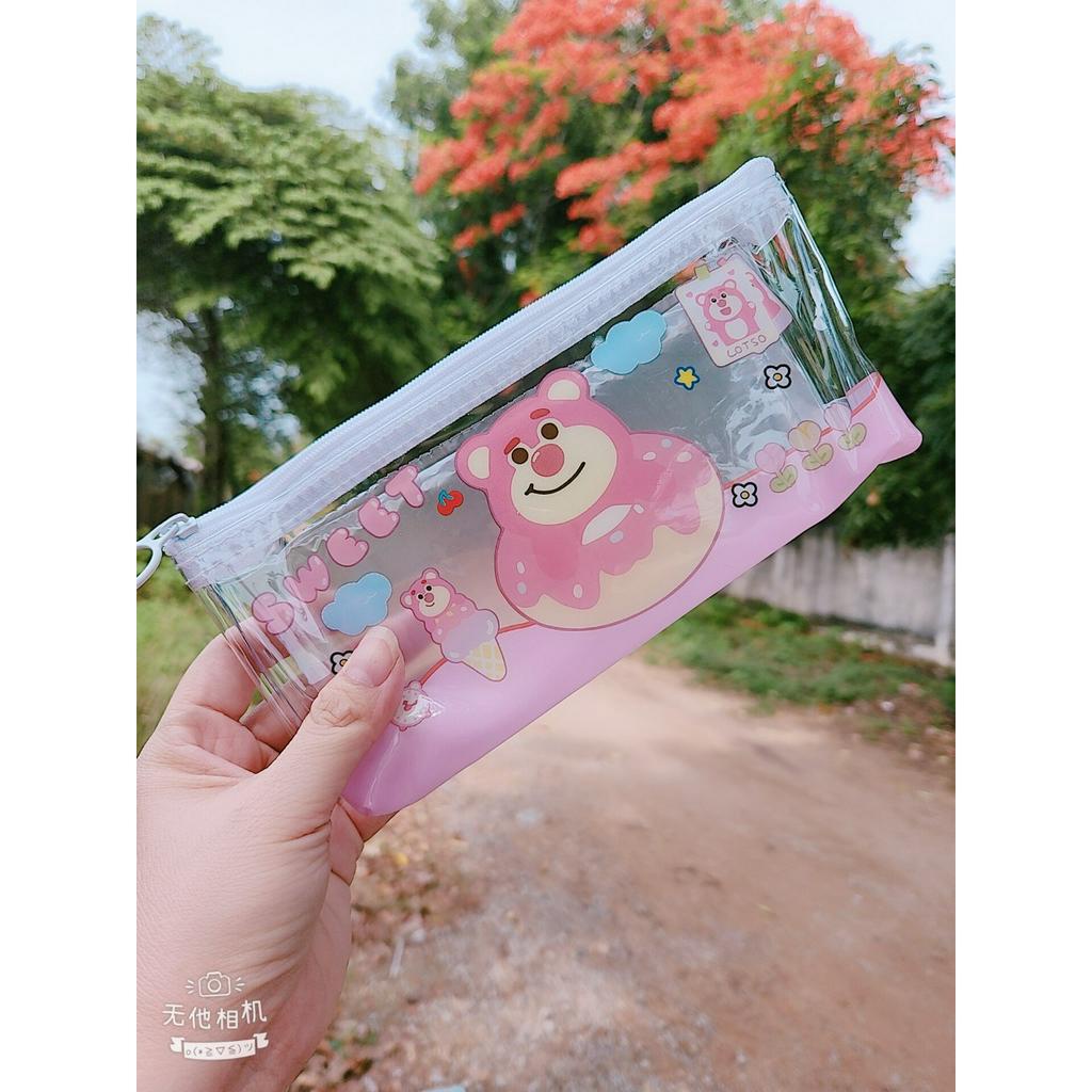 Túi Đựng Bút Trong Suốt In Hình Gấu Dâu 06