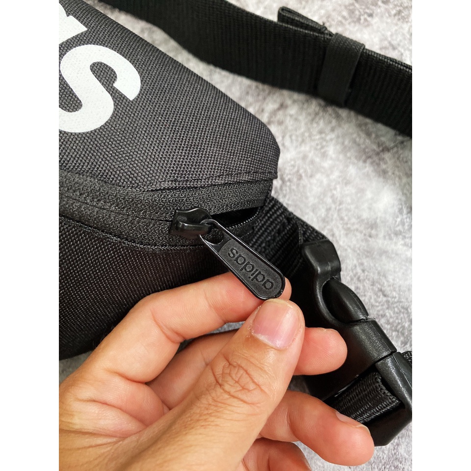 (HÀNG XUẤT XỊN) Túi bao tử das đen logo chữ dọc DAILY WAIST BAG BLACK GE1113 Kích thước: 15 cm x 27 cm x 9 cm