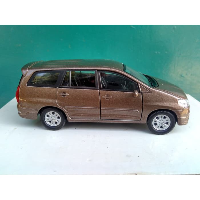 Mô Hình Xe Toyota Kijang Innova Diecast Innova