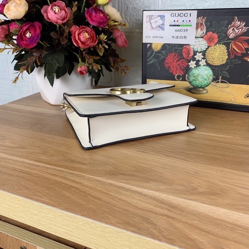 Túi xách Gucci màu trắng size 19cm