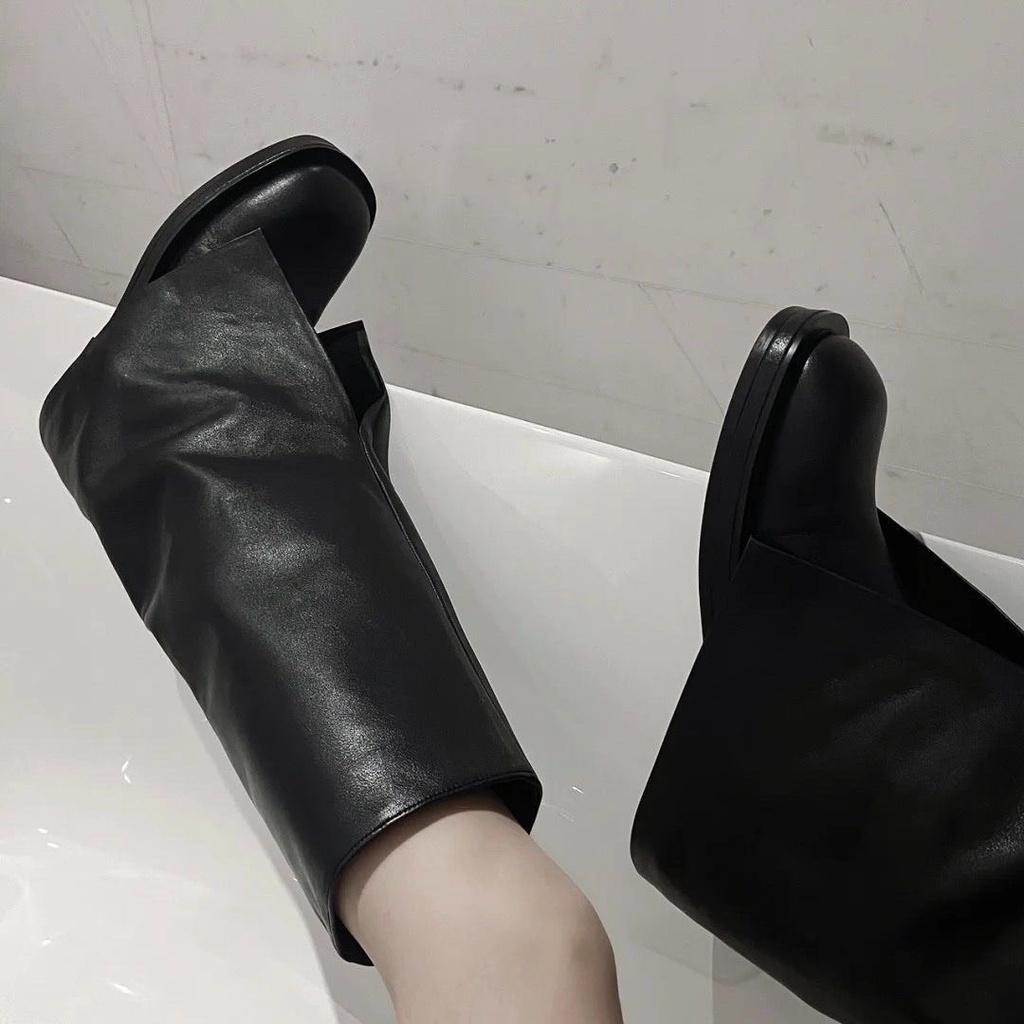 Giày bốt da đen trơn phong cách cá tính độc đáo