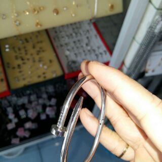 Vòng Tay Đinh Titanium Cao Cấp
