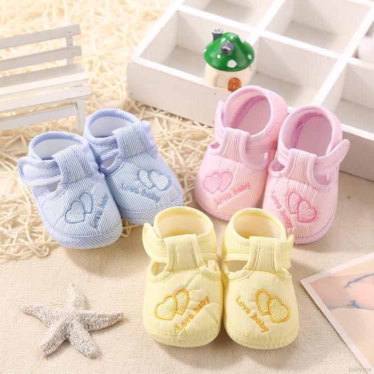 Giày vải mềm mại chống trượt cho bé