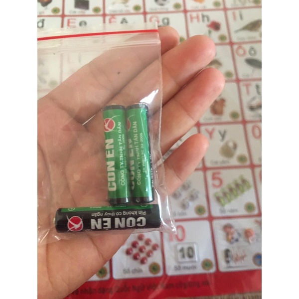 Đồ chơi bảng chữ cái cảm ứng có nhạc treo tường cho bé