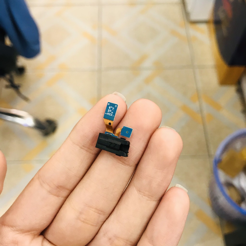 Cụm mic + jack tai nghe Samsung A6 ( 2018) zin bóc máy , bảo hành lỗi