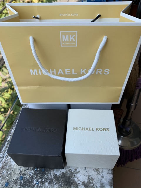 Hộp đồng hồ Michael Kors