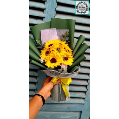 Bó hướng dương 7 bông tặng lễ tốt nghiệp