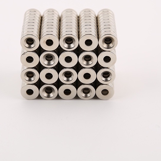 Nam châm tròn 8x3/5 lỗ tròn 3mm đường kính 8mm có khoét lỗ