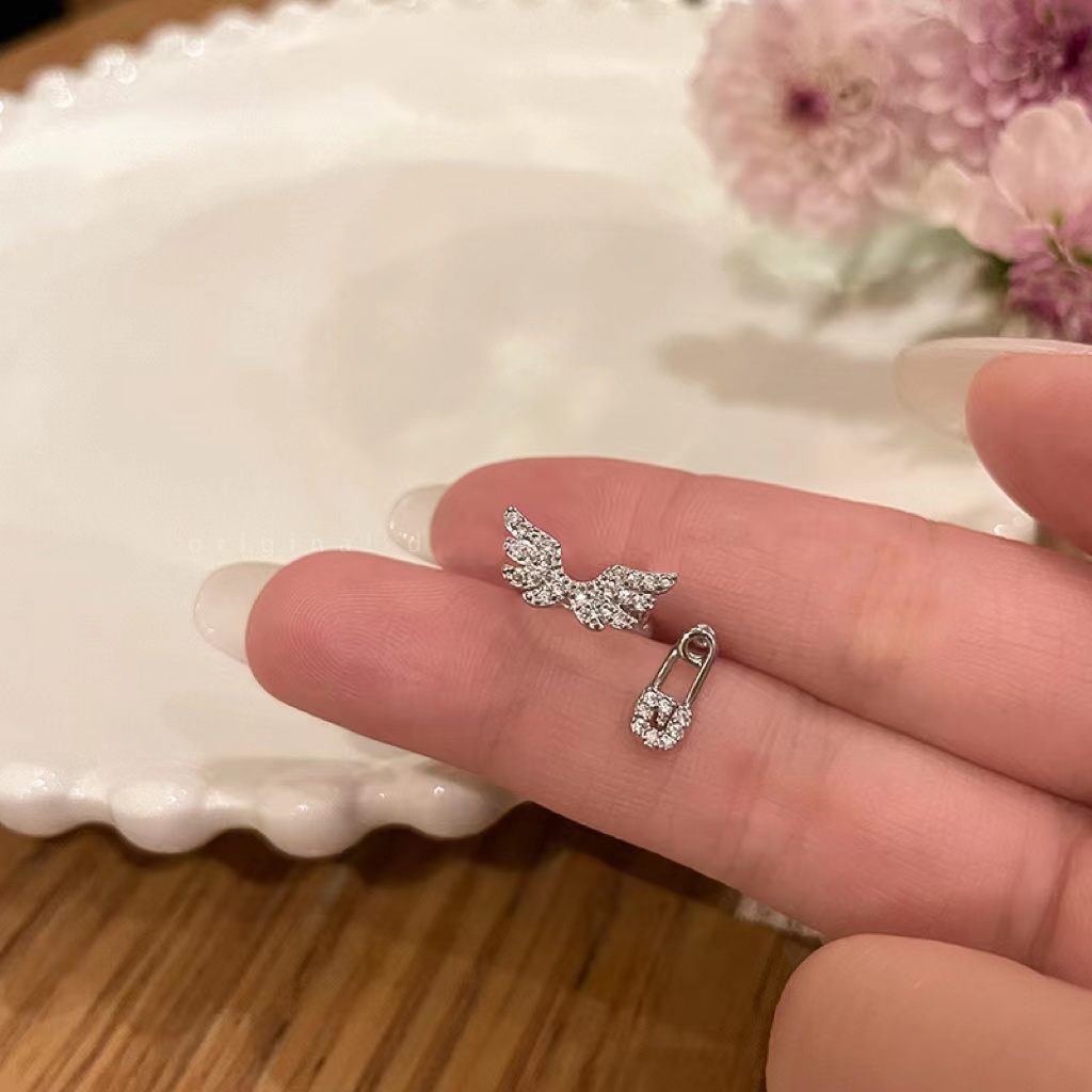 Khuyên Kẹp Vành Tai Cao Cấp Thiết Kế Không Đối Xứng Đính Đá Zircon Phong Cách Mới Cho Nữ